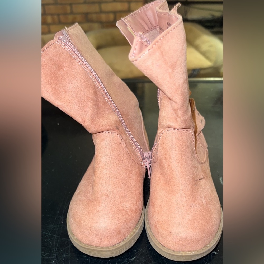 Toddler boots size 5 pink suede gently used